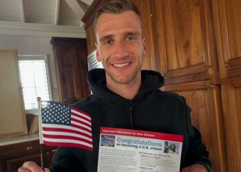 AMA Supercross: Ken Roczen recebe cidadania americana