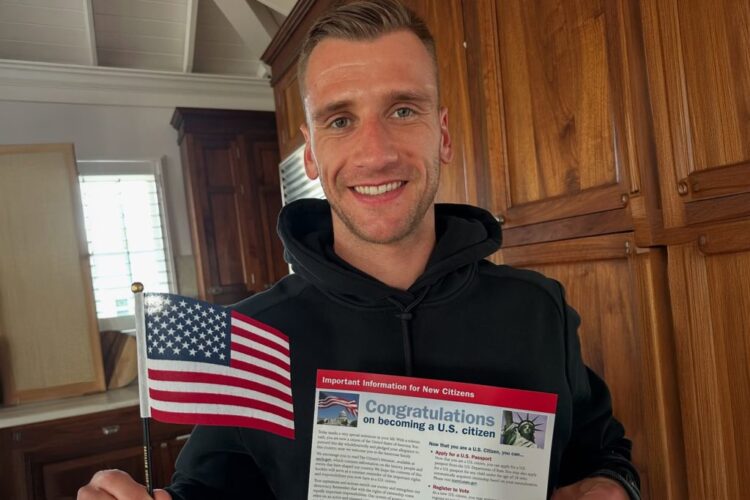 AMA Supercross: Ken Roczen recebe cidadania americana