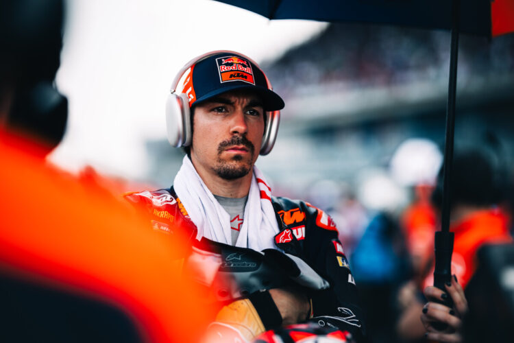 MotoGP: Maverick Viñales (P16) ‘tive problemas com a aderência da dianteira’