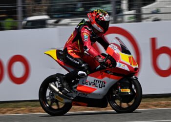 Moto3, Q2 Tailândia: Matteo Bertelle conquista a sua primeira pole position