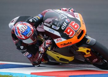 Moto2, Corrida: Vitória convincente de Jake Dixon