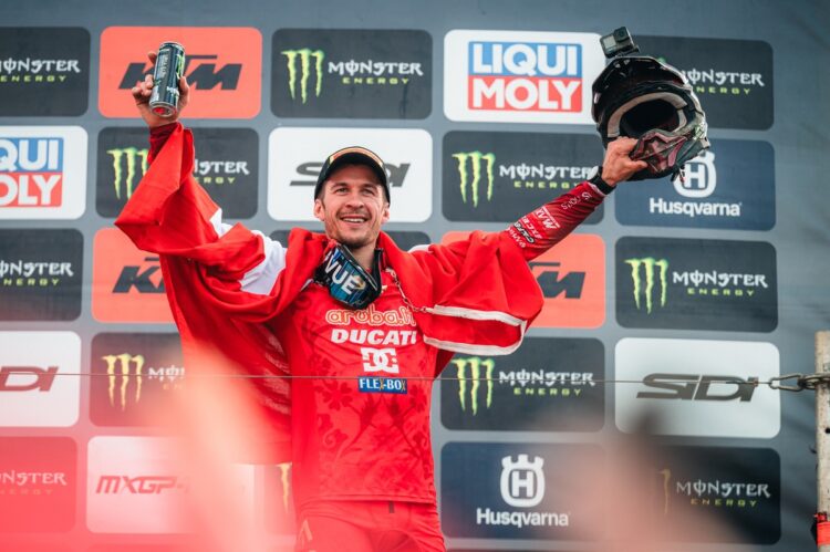 MXGP: Dia histórico! Jeremy Seewer e Ducati celebram o primeiro pódio!