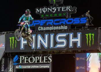 AMA Supercross: Cooper Webb vence em Pittsburgh, Sexton volta a errar