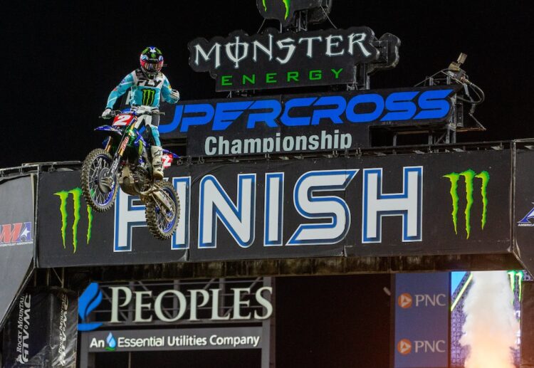 AMA Supercross: Cooper Webb vence em Pittsburgh, Sexton volta a errar