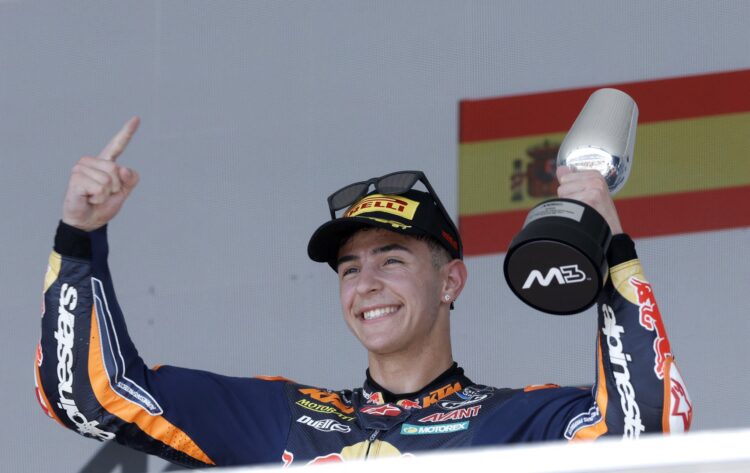 Moto3, Corrida: Rueda vence sem rivais em Jerez