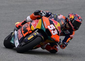 Moto2, Jerez FP1: Deniz Oncu surpreende todos