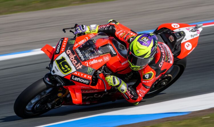 WSBK, Assen FP1: Alvaro Bautista está de volta!
