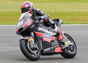 Moto2, Silverstone: Primeira vitória de Senna Agius numa corrida de loucos
