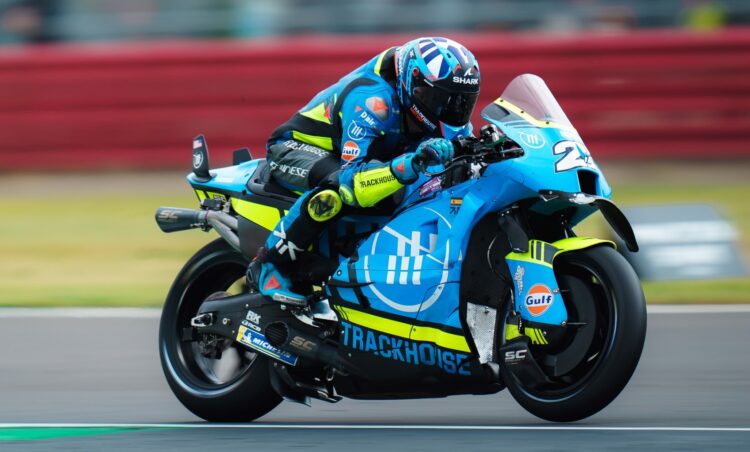 MotoGP Silverstone, Warm-Up: Raul Fernandez o mais rápido numa sessão molhada