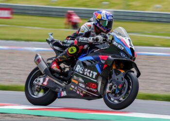WSBK Most, FP1: High-side assustador de Bulega, Toprak 1º