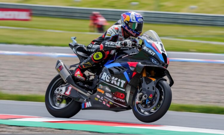 WSBK  Most, FP1: High-side assustador de Bulega, Toprak 1º