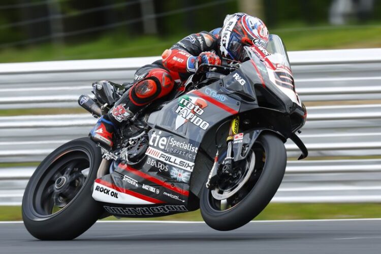 BSB: Leon Haslam volta ao topo na Superbike Britânica