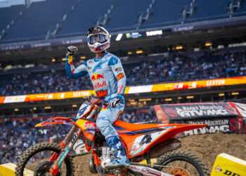 AMA Supercross: Sexton vence em Denver e continua a sonhar com o título