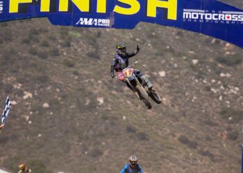 AMA Pro Motocross: Haiden Deegan começa defesa do título com fim de semana perfeito