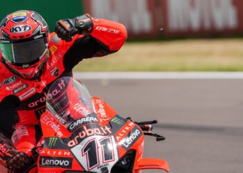 WSBK, Corrida 1: Bulega resiste a Razgatlioglu e vence, Bautista terceiro