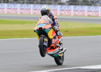Moto3 Silverstone: Rueda recupera 25 posições e vence!