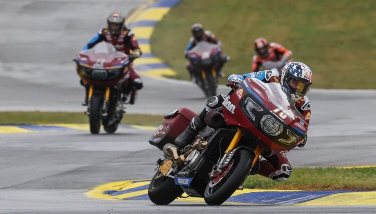 MotoAmérica: Loris Baz conquista a sua primeira vitória no King Of The Baggers
