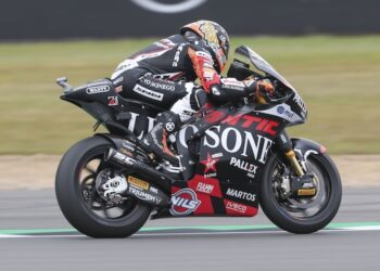 Moto2 Silverstone, Q2: Canet bate Gonzalez e faz a pole