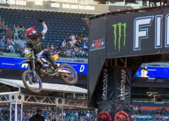 AMA Supercross: Sexton vence em Denver e continua a sonhar com o título