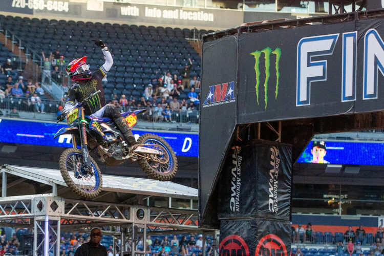 AMA Supercross: Sexton vence em Denver e continua a sonhar com o título