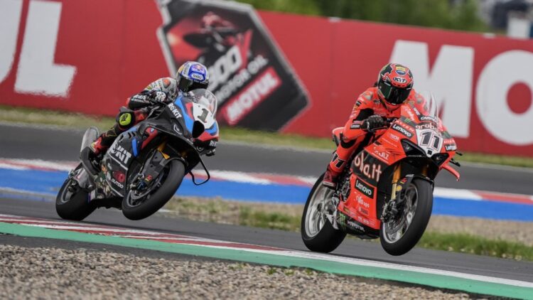 WSBK Most, Corrida 2: Bulega inflige derrota amarga a Toprak e BMW