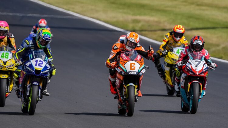 WSSP300 Most, Corrida 2: Buis regressa às vitórias numa batalha afetada pela chuva