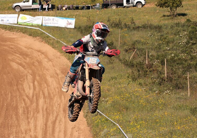 Motocross: Um dia quente de calor e emoções na Cortelha