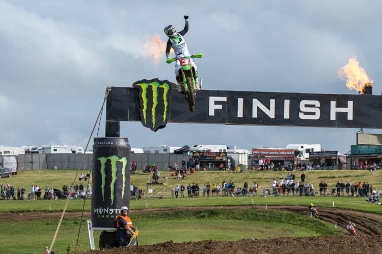 MXGP: Romain Febvre reforça a liderança do campeonato e vence na Grã-Bretanha