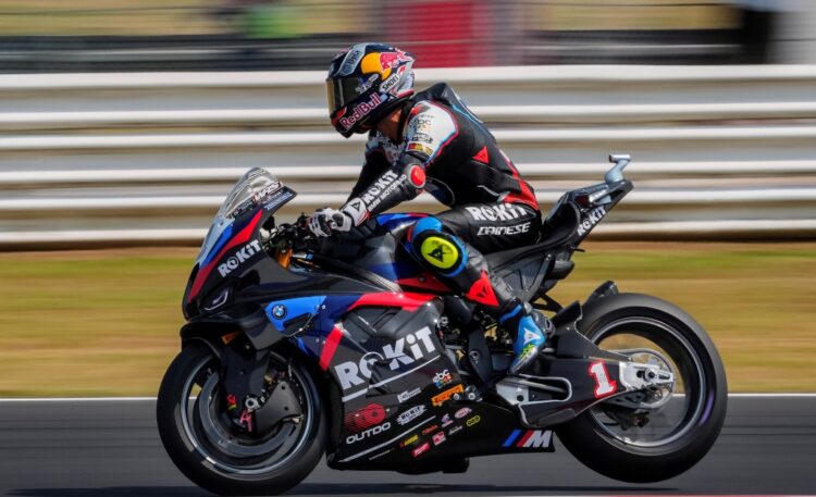 WSBK, Misano FP1: Toprak o mais rápido, apesar de um susto