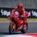 MotoGP: Marc Márquez lidera FP1 apesar de queda violenta no início da sessão