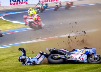 MotoGP: O momento da queda aparatosa de Alex Márquez em plena reta interior