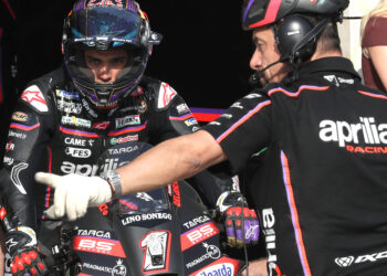 MotoGP, Ezpeleta avisa Martín: Ou chega a acordo com a Aprilia ou não o inscrevem na Honda para 2026