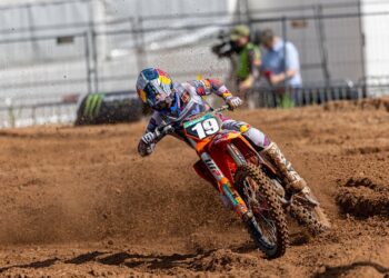 MX2, Letónia: Sacha Coenen vence, líder do mundial caí