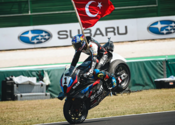 WSBK, Misano Superpole Race: Bassani derruba Bulega, Toprak agradece e vence