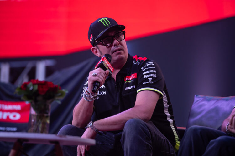 MotoGP: Uccio Salucci e Acosta tomaram um “café”