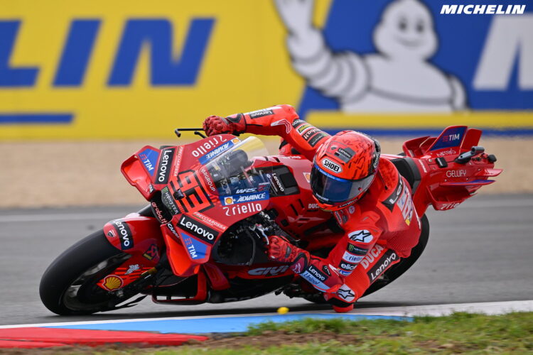 MotoGP: Marc Márquez exímio no primeiro dia em Brno