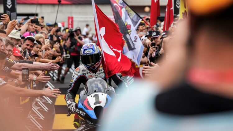 WSBK: Razgatlioglu vai de férias com três hat-tricks consecutivos