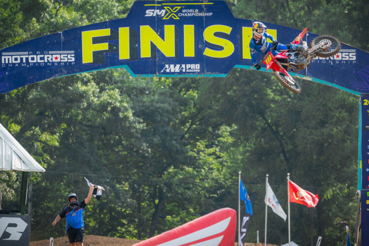 AMA Pro Motocross: Jett Lawrence brilha juntamente com o seu irmão Hunter