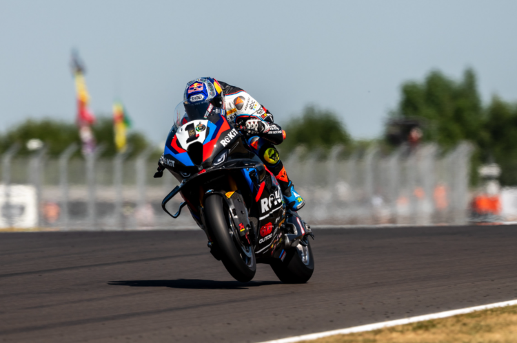 WSBK: Toprak soma e segue com mais uma vitória na corrida 1 em Donington Park