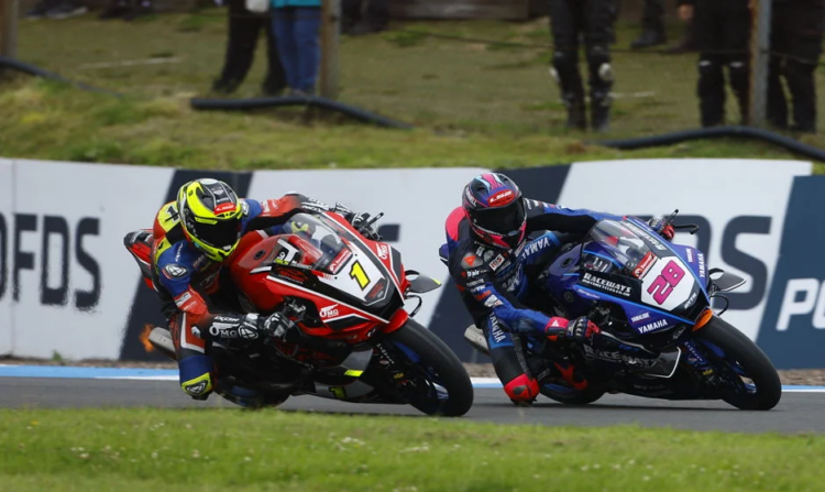 BSB, Knockhill / Corrida 1 e 2: Oito vitórias consecutivas para Bradley Ray
