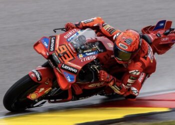 MotoGP, Sachsenring: Marc Márquez tira vitória a Bezzecchi na última volta