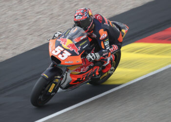 Moto2, Sachsenring: Oncu vence em prova interrompida por bandeira vermelha