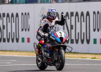 WSBK: Hat-trick de Razgatlioglu em Donington e liderança do campeonato