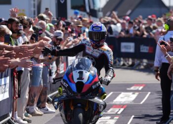 WSBK: Pole position de Toprak Razgatlioglu em Donington Park