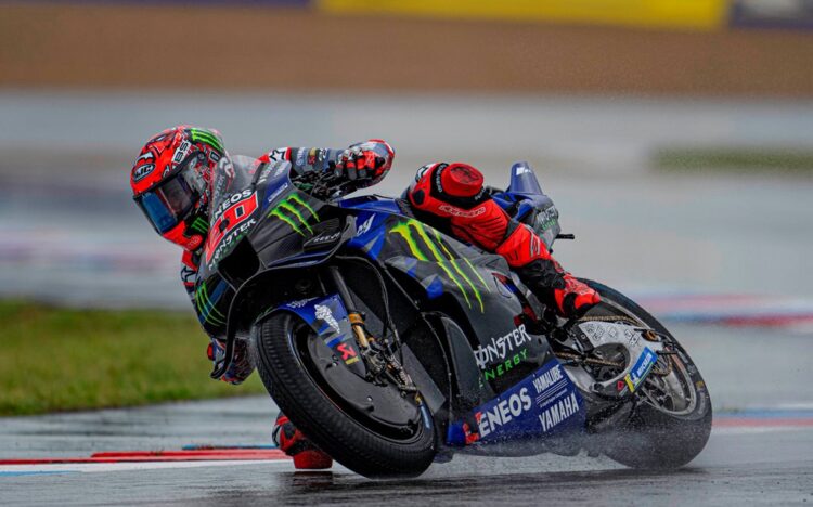 MotoGP: Fabio Quartararo como peixe na água no piso molhado de Brno