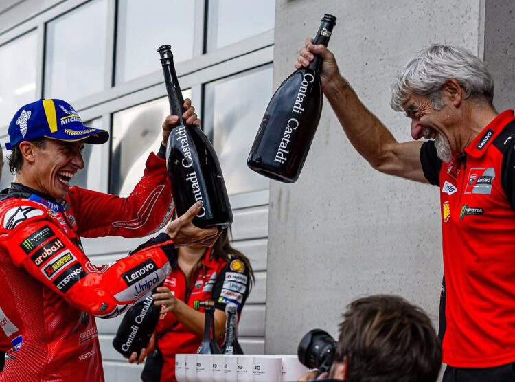 MotoGP: Gigi Dall’Igna radiante com Marc Márquez
