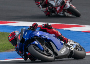 MotoGP, Técnica: A Yamaha M1, porquê o V4? Parte 1