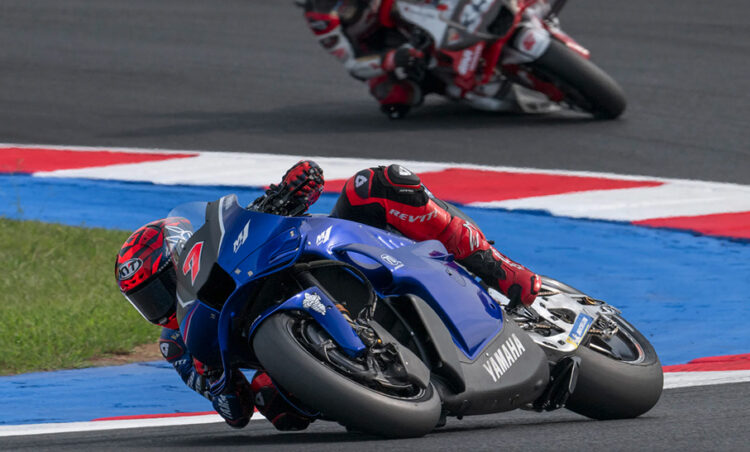 MotoGP, Técnica: A Yamaha M1, porquê o V4? Parte 1