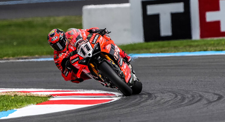 SBK, Magny-Cours – Reviravolta com Bulega no topo