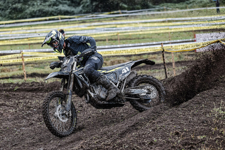 Triumph conquista primeira vitória no Enduro 1